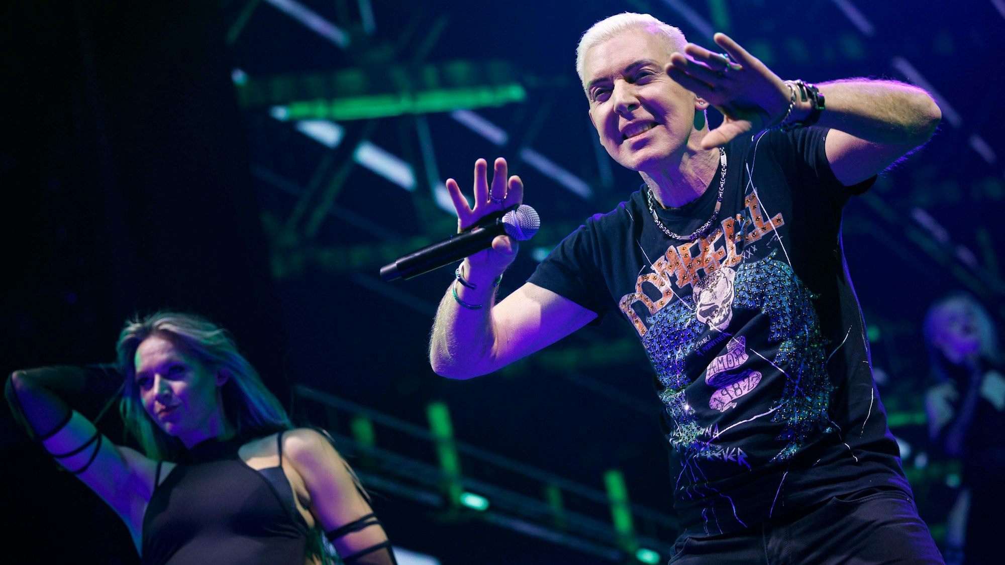 Sänger H.P. Baxxter von der Band Scooter bei ihrem Konzert ROUGH Package Scooter Thirty Rough and Dirty in der Lanxess-Arena. Köln, 23.11.2024 NRW Deutschland *** Singer H P Baxxter from the band Scooter at their concert ROUGH Package Scooter Thirty Rough and Dirty in the Lanxess Arena Cologne, 23 11 2024 NRW Germany Copyright: xChristophxHardtx