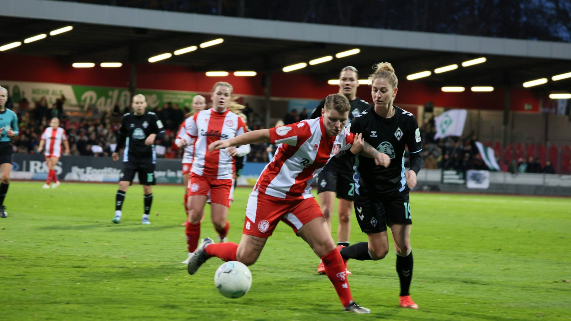 DFB Pokal Achtelfinale Fortuna Köln - SV Werder Bremen Köln, 23.11.2024 Natalie Kreitz SC Fortuna Köln, 23 gegen Saskia Matheis SV Werder Bremen, 19 DFB REGULATIONS PROHIBIT ANY USE OF PHOTOGRAPHS AS IMAGE SEQUENCES AND/OR QUASI-VIDEO. *** DFB Pokal Round of 16 Fortuna Köln SV Werder Bremen Cologne, 23 11 2024 Natalie Kreitz SC Fortuna Köln, 23 vs Saskia Matheis SV Werder Bremen, 19 DFB REGULATIONS PROHIBIT ANY USE OF PHOTOGRAPHS AS IMAGE SEQUENCES AND OR QUASI VIDEO Copyright: xBEAUTIFULxSPORTS/Zuevax