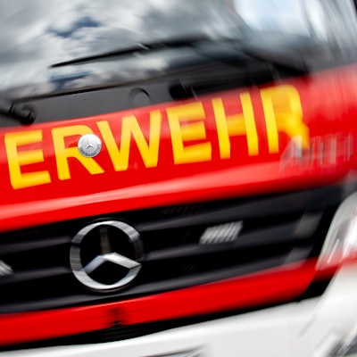 Das Bild zeigt ein Einsatzfahrzeug der Feuerwehr. (Symbolbild)