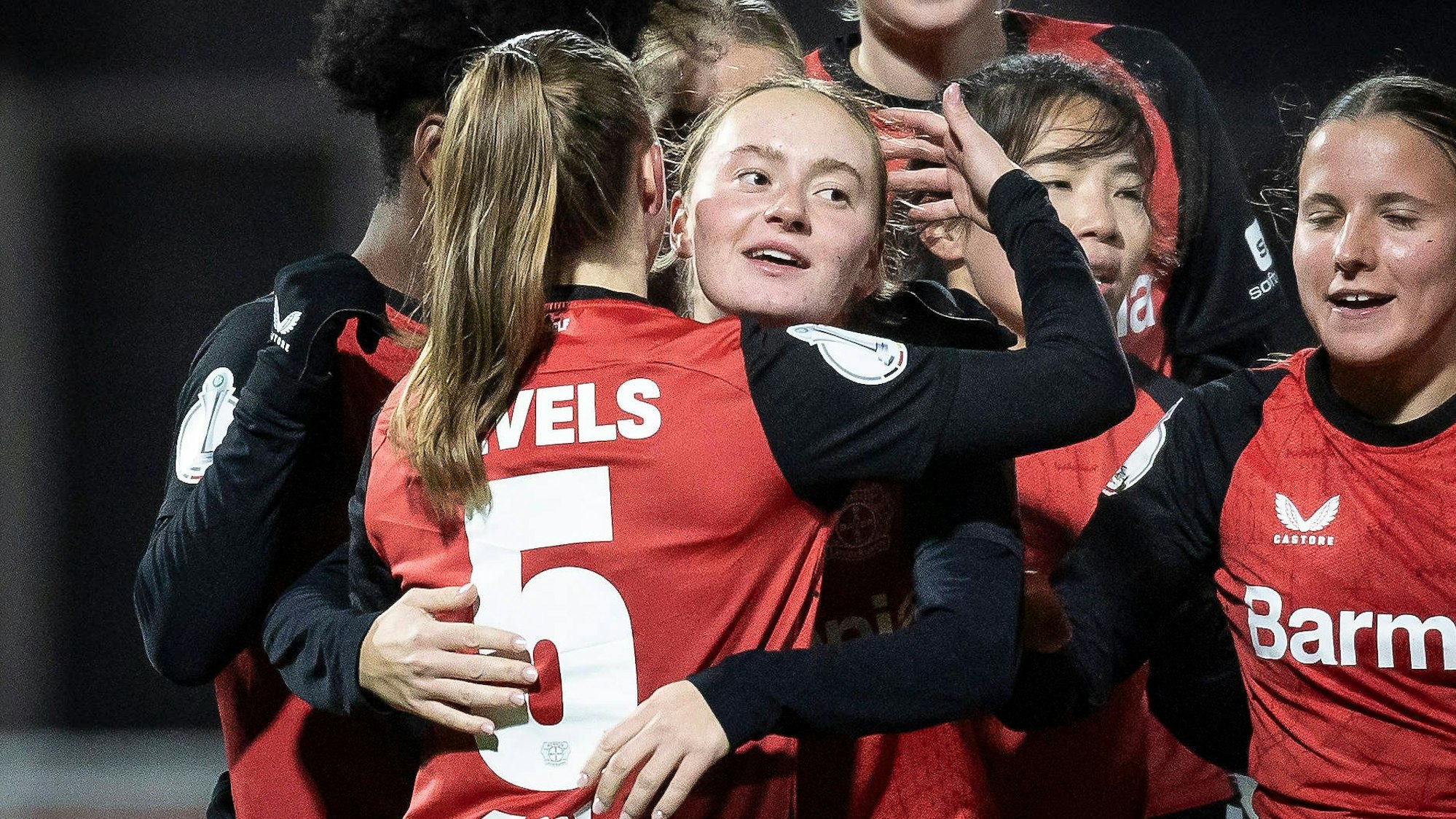 Frauen DFB-Pokal Bayer 04 Leverkusen - 1. FFC Turbine Potsdam, 22.11.2024 Torjubel nach dem 1:0 durch Sofie Zdebel Bayer 04 Leverkusen, 16 Bayer 04 Leverkusen - 1. FFC Turbine Potsdam Frauen DFB-Pokal Achtelfinale am 22.11.2024 im Ulrich-Haberland-Stadion in Leverkusen Nordrhein-Westfalen. DFL REGULATIONS PROHIBIT ANY USE OF PHOTOGRAPHS AS IMAGE SEQUENCES AND/OR QUASI-VIDEO. *** Womens DFB Cup Bayer 04 Leverkusen 1 FFC Turbine Potsdam, 22 11 2024 Goal celebration after the 1 0 by Sofie Zdebel Bayer 04 Leverkusen, 16 Bayer 04 Leverkusen 1 FFC Turbine Potsdam Womens DFB Cup round of 16 on 22 11 2024 at Ulrich Haberland Stadium in Leverkusen North Rhine-Westphalia DFL REGULATIONS PROHIBIT ANY USE OF PHOTOGRAPHS AS IMAGE SEQUENCES AND OR QUASI VIDEO Copyright: xBEAUTIFULxSPORTS/AxelxKohringx