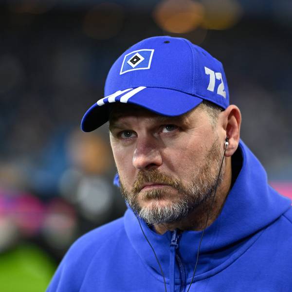 23.11.2024, Hamburg: Fußball: 2. Bundesliga, Hamburger SV - FC Schalke 04, 13. Spieltag, Volksparkstadion. Hamburgs Trainer Steffen Baumgart kommt vor Beginn des Spiels in das Stadion. (zu dpa: «Hamburger SV trennt sich von Trainer Baumgart») Foto: Gregor Fischer/dpa +++ dpa-Bildfunk +++