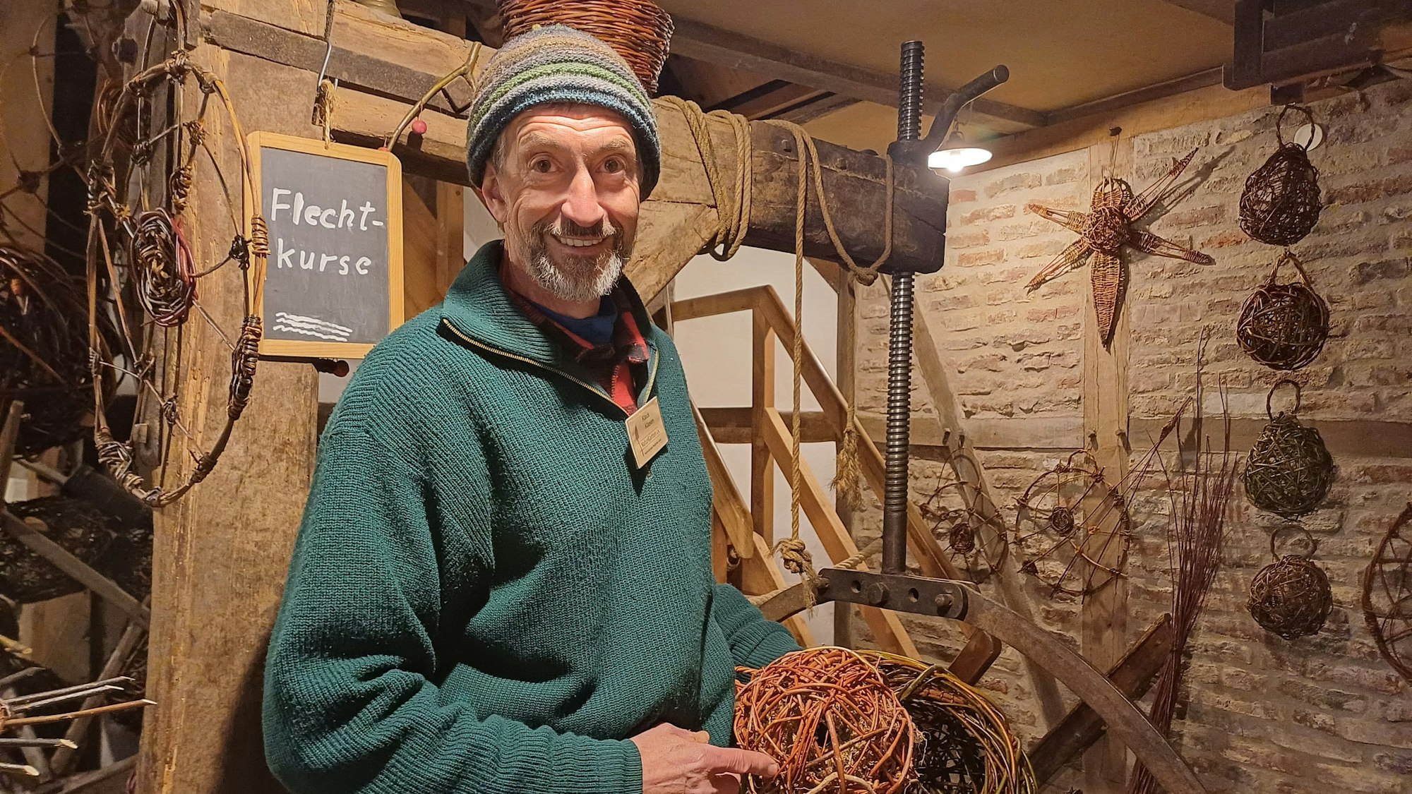 Klaus Klasen stellte seine Nisthilfen in der Mühle aus.