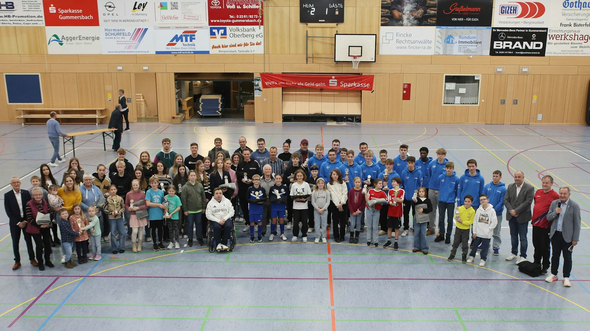 Ein großes Gruppenbild.