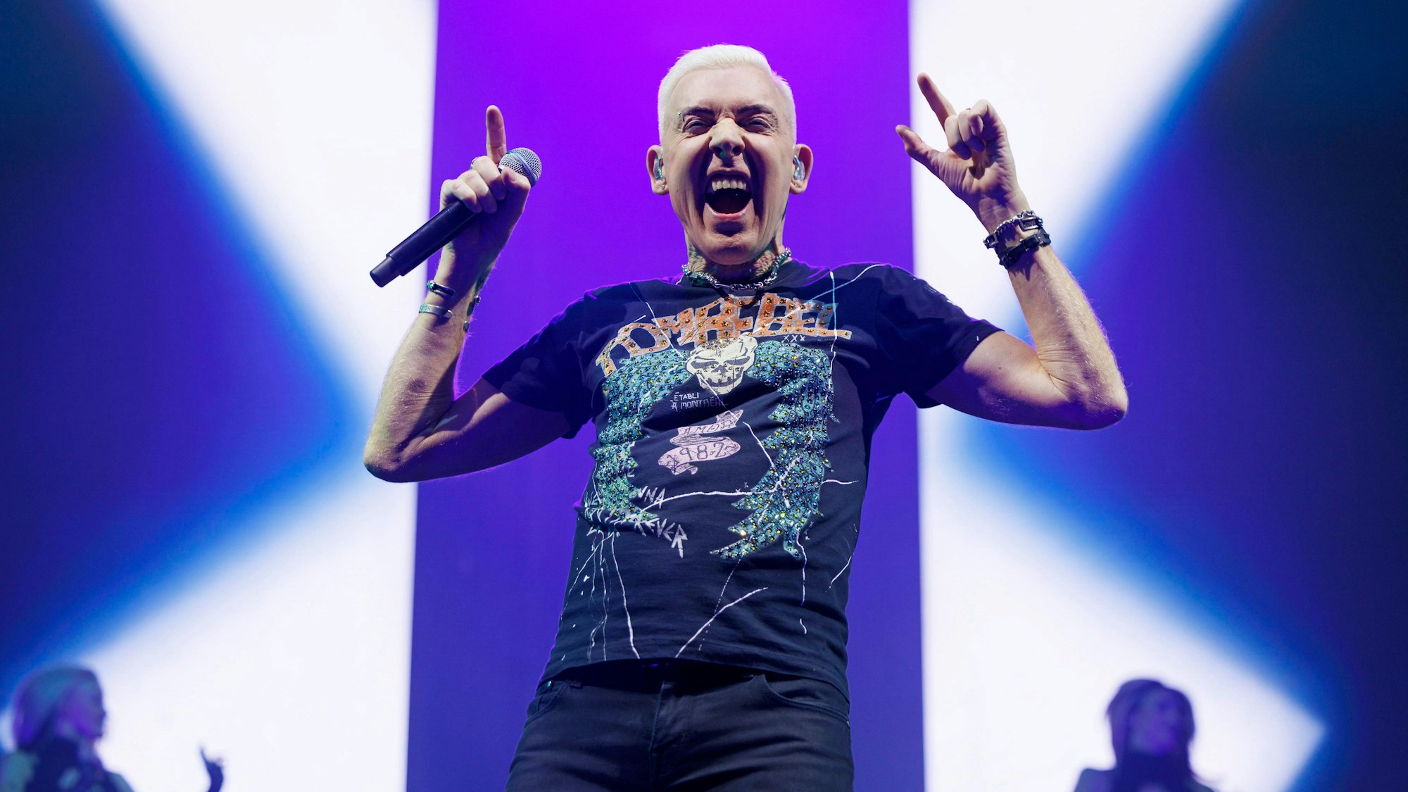 Sänger H.P. Baxxter von der Band Scooter am 23. November 2024 beim Kölner Konzert der Tour "Thirty Rough and Dirty" in der Lanxess-Arena.