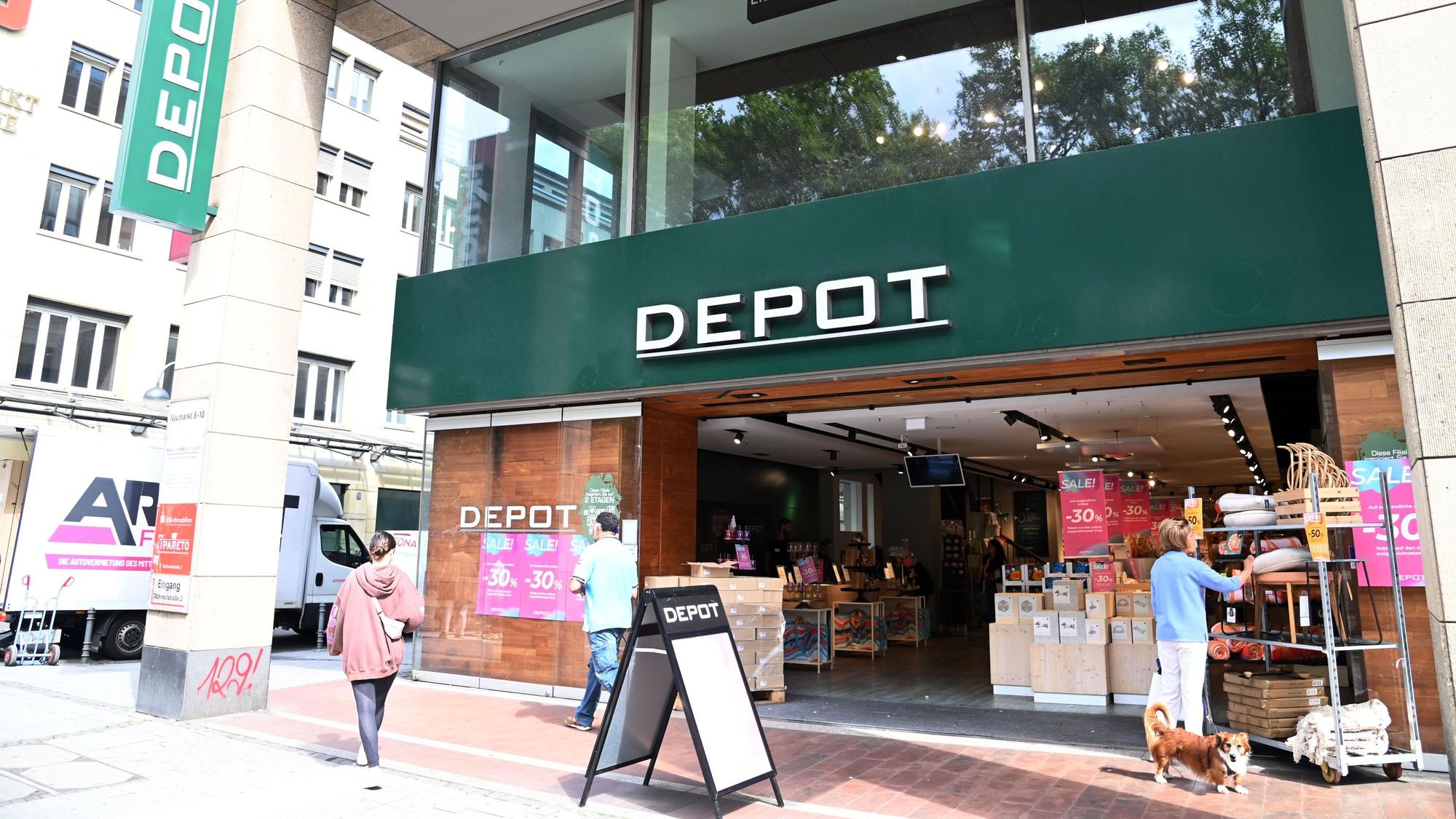 17.07. 2024 Köln. Das Geschäft der Ladenkette „Depot“ am Neumarkt. Der Einzelhändler hat Insolvenz angemeldet. Foto: Alexander Schwaiger