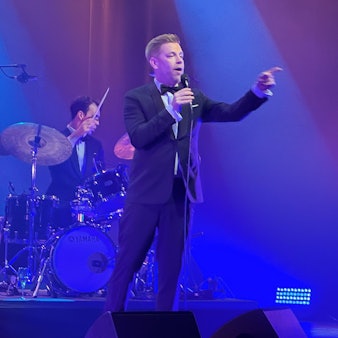 Tom Gaebel und sein Trio, bestehend aus Jerry Lu (Piano), Stefan Rey (Kontrabass) und Niklas Walter (Schlagzeug) spielten zum Finale der Jazztage.