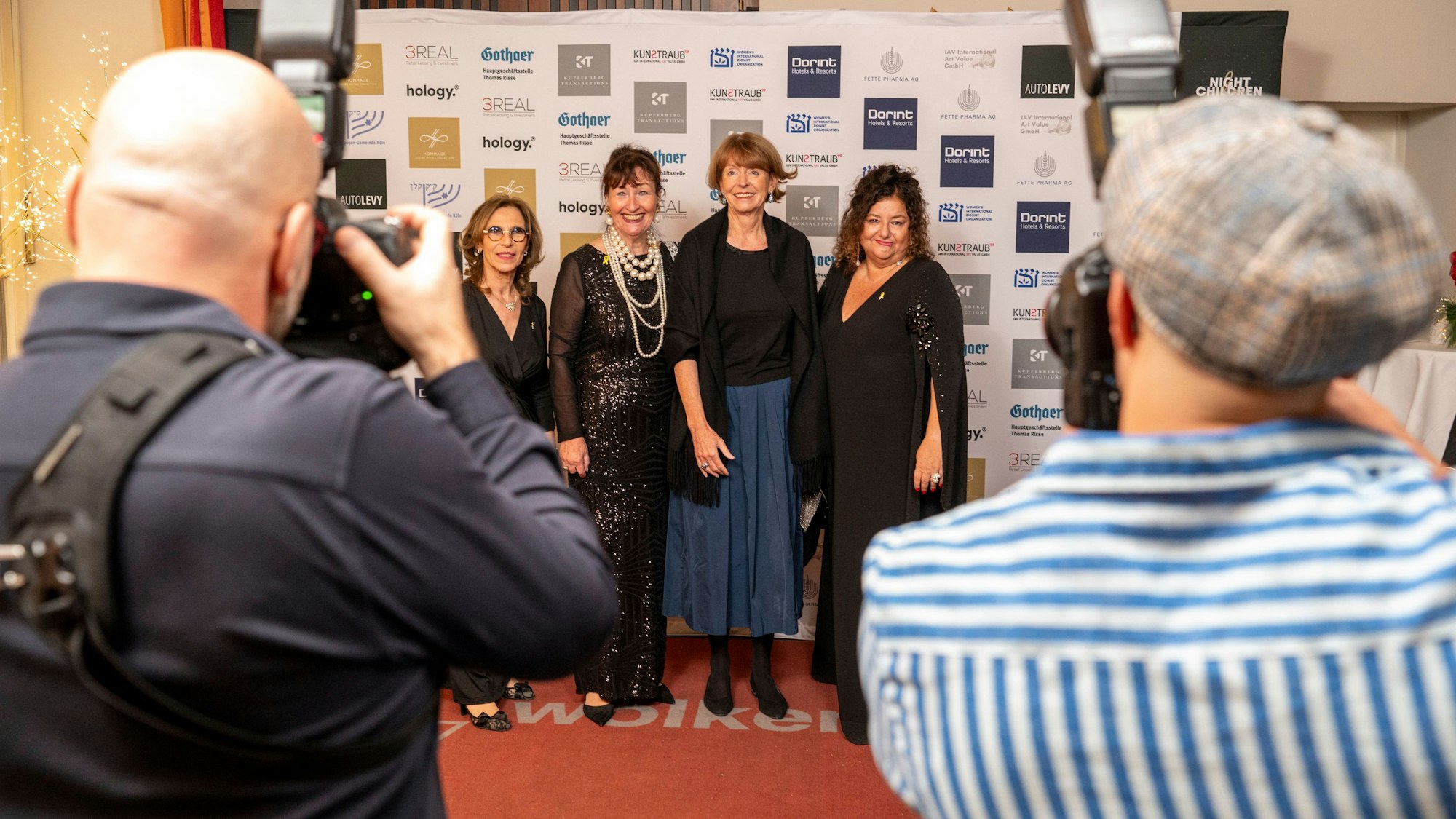 Henriette Reker besuchte den WIZO-Ball in der Wolkenburg.