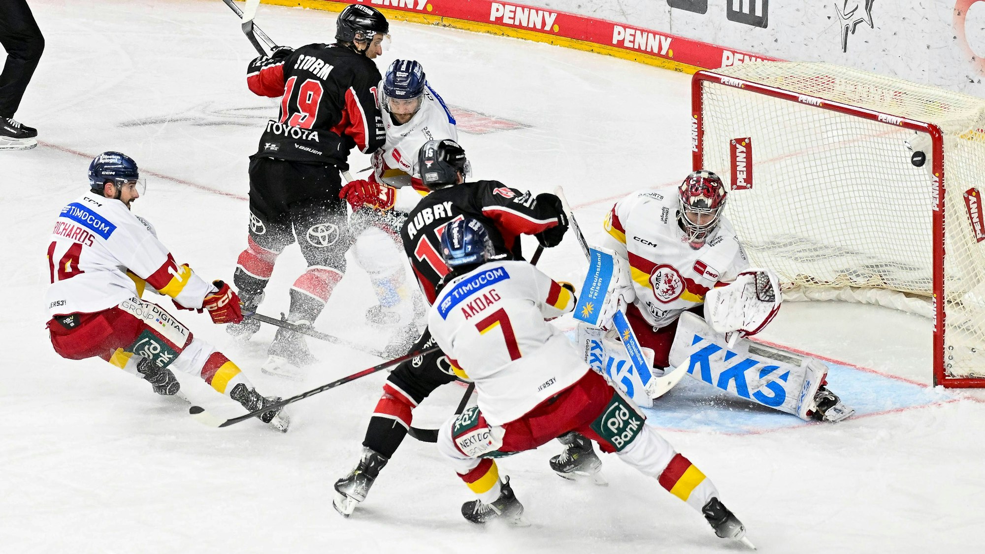 Die Kölner Haie lieferten gegen die Düsseldorfer EG ein starkes Spiel ab. Gegen Nürnberg soll es weiter aufwärts gehen.