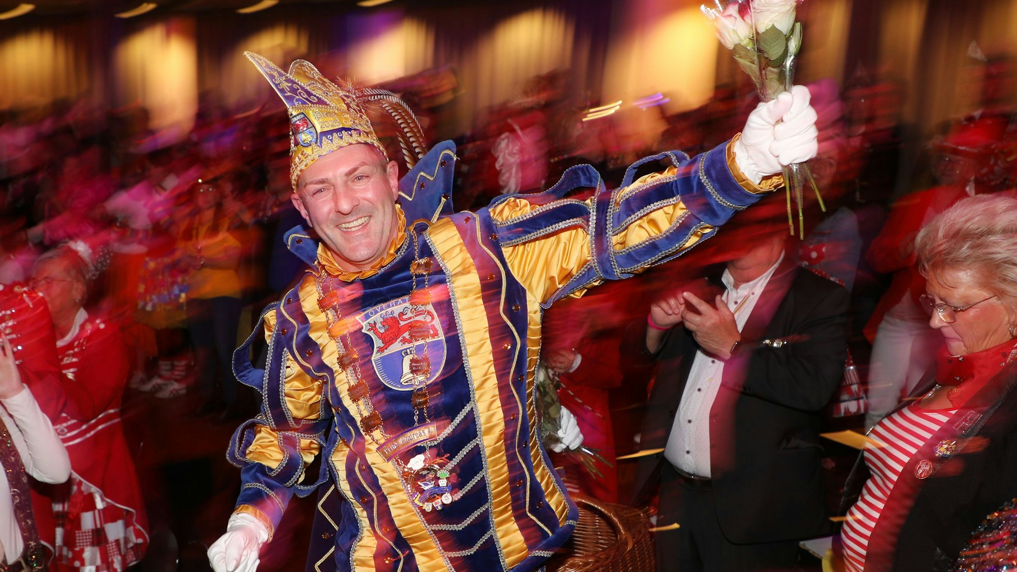 Der „kleine Prinz“ Andreas I. ("Lüdi", Lüdenbach) jubelt bei Proklamation des Dreigestirns.