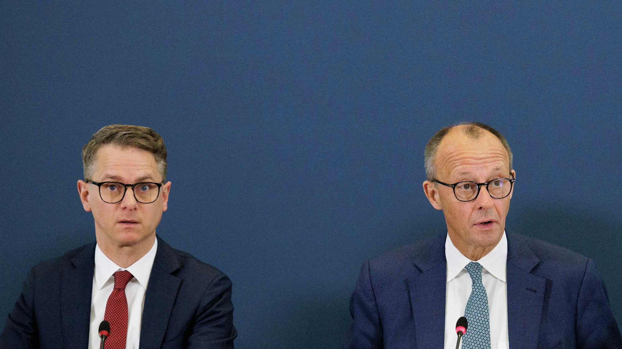 CDU-Generalsekretär Carsten Linnemann (l) und Kanzlerkandidat Friedrich Merz (Archivbild)