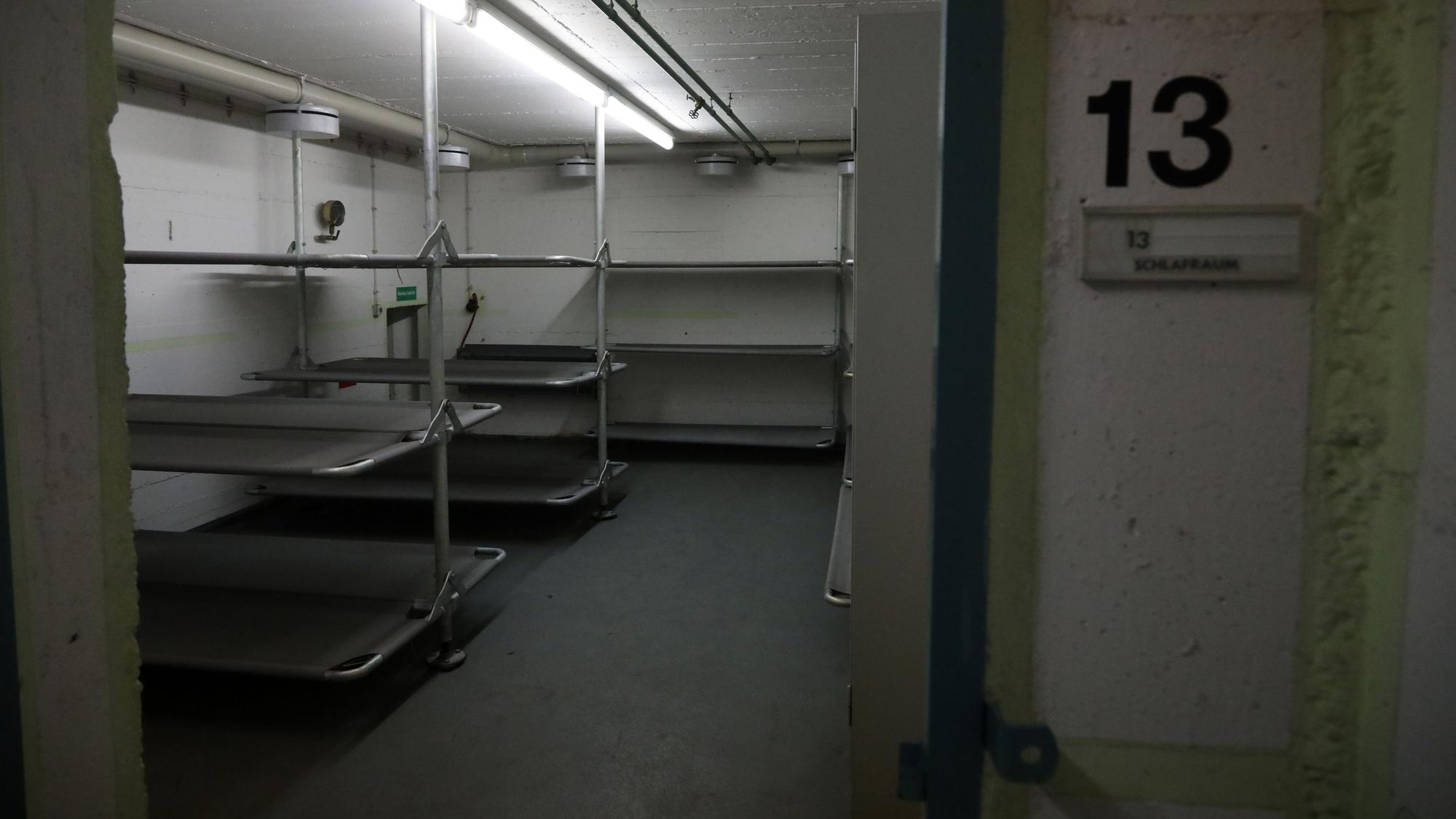 18.06.2024, Köln: Ein Rundgang im Schutzbunker unter der Gesamtschule Lindenthal soll eine Dokumentationsstätte des Kalter Krieges werden. Foto: Arton Krasniqi