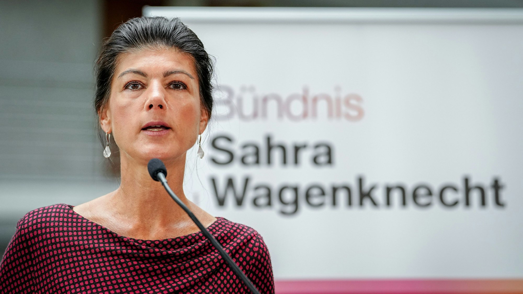 Sahra Wagenknecht, Prarteivorsitzende vom Bündnis Sahra Wagenknecht (BSW), gibt ein Pressestatement.
