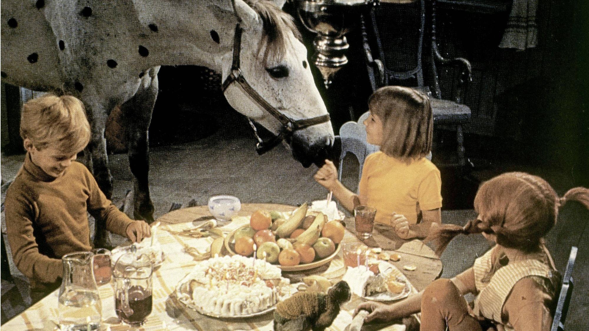Der Kleine Onkel und die Kinderstars von „Pippi Langstrumpf“.