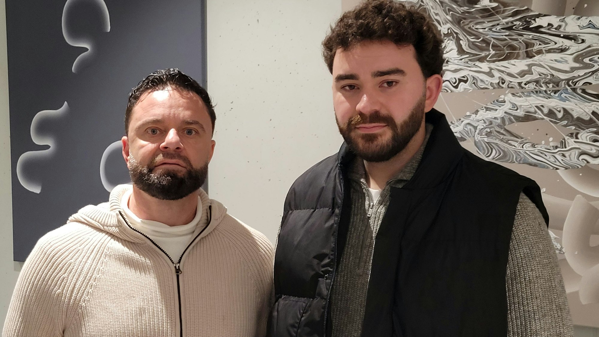 Die Waldbröler Investoren Mirdi (links) und Bleron Roci wollen in der Mitte der Marktstadt neuen Wohnraum schaffen.