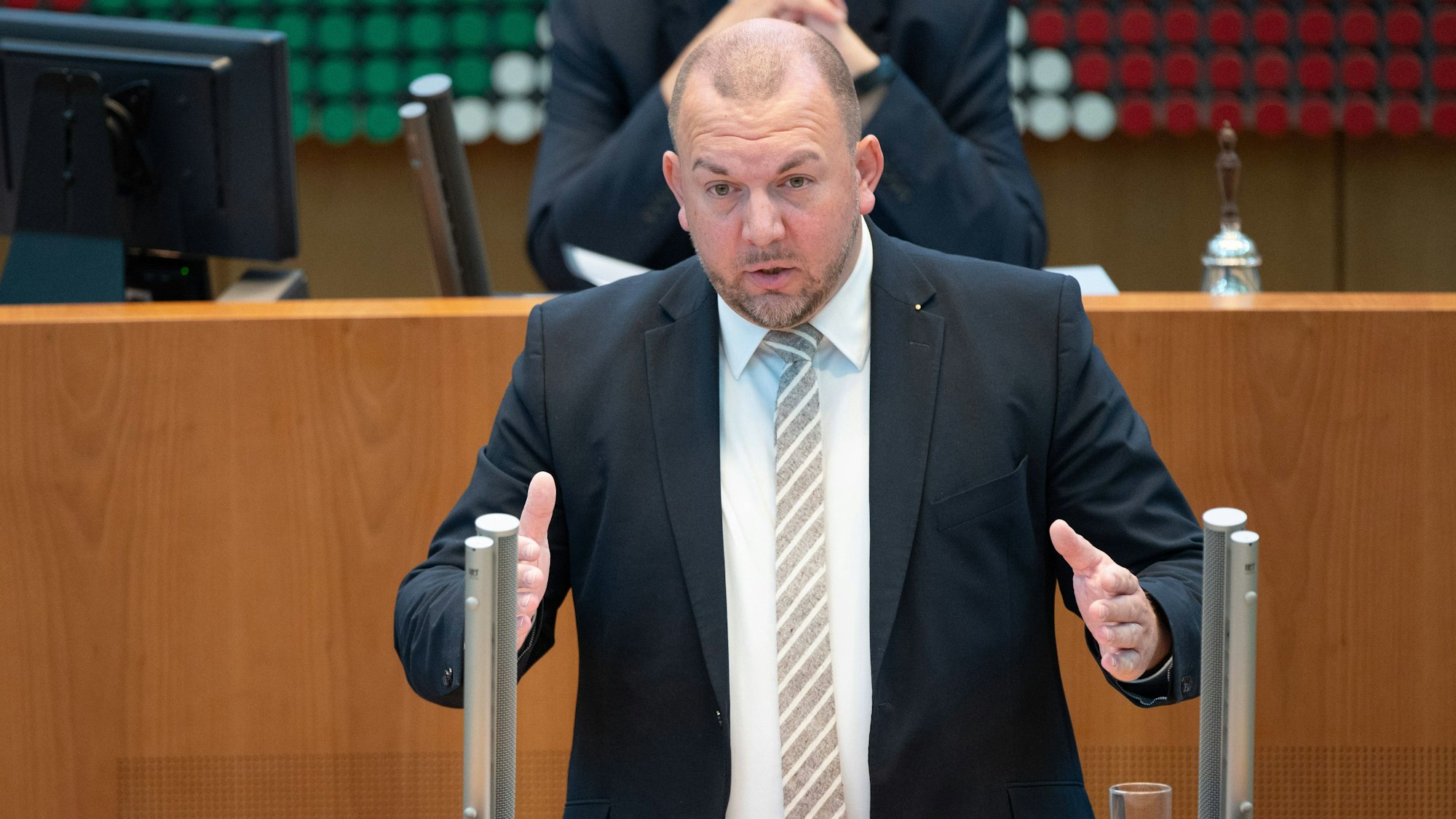 Klaus ESSER, AfD-Fraktion, bei einer Rede.