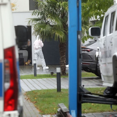 In einem Haus in Köln-Hahnwald wurde am Mittwoch (9. Oktober 2024) die Leiche des Eigentümers der Sonnenstudiokette „California Sun“ gefunden.