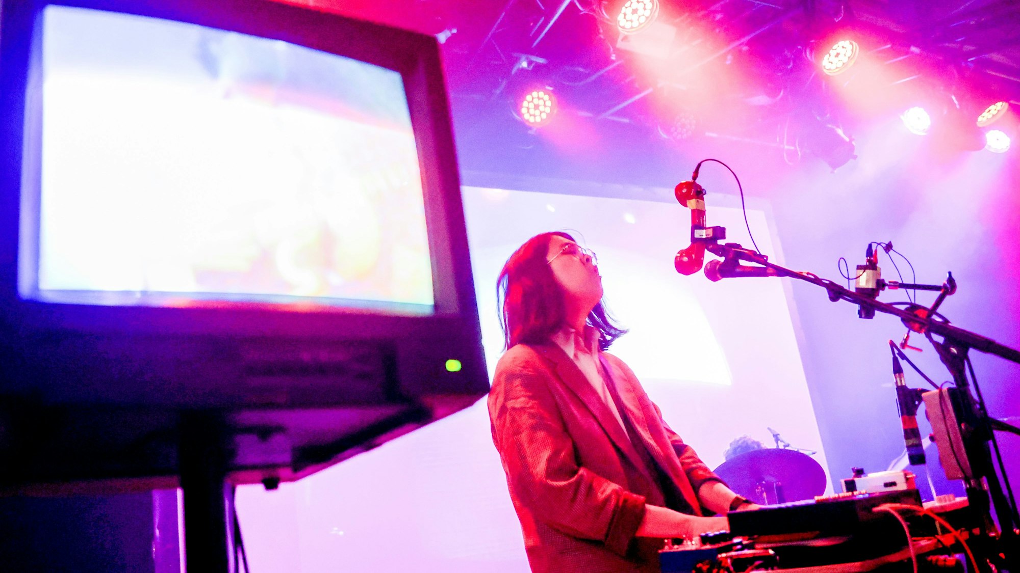 25.11.2024, Köln: Kultur - Ginger Root mit Singer-songwriter und Instrumentalist Cameron Lew live im Club Volta in Köln Mülheim. Foto: Thilo Schmülgen