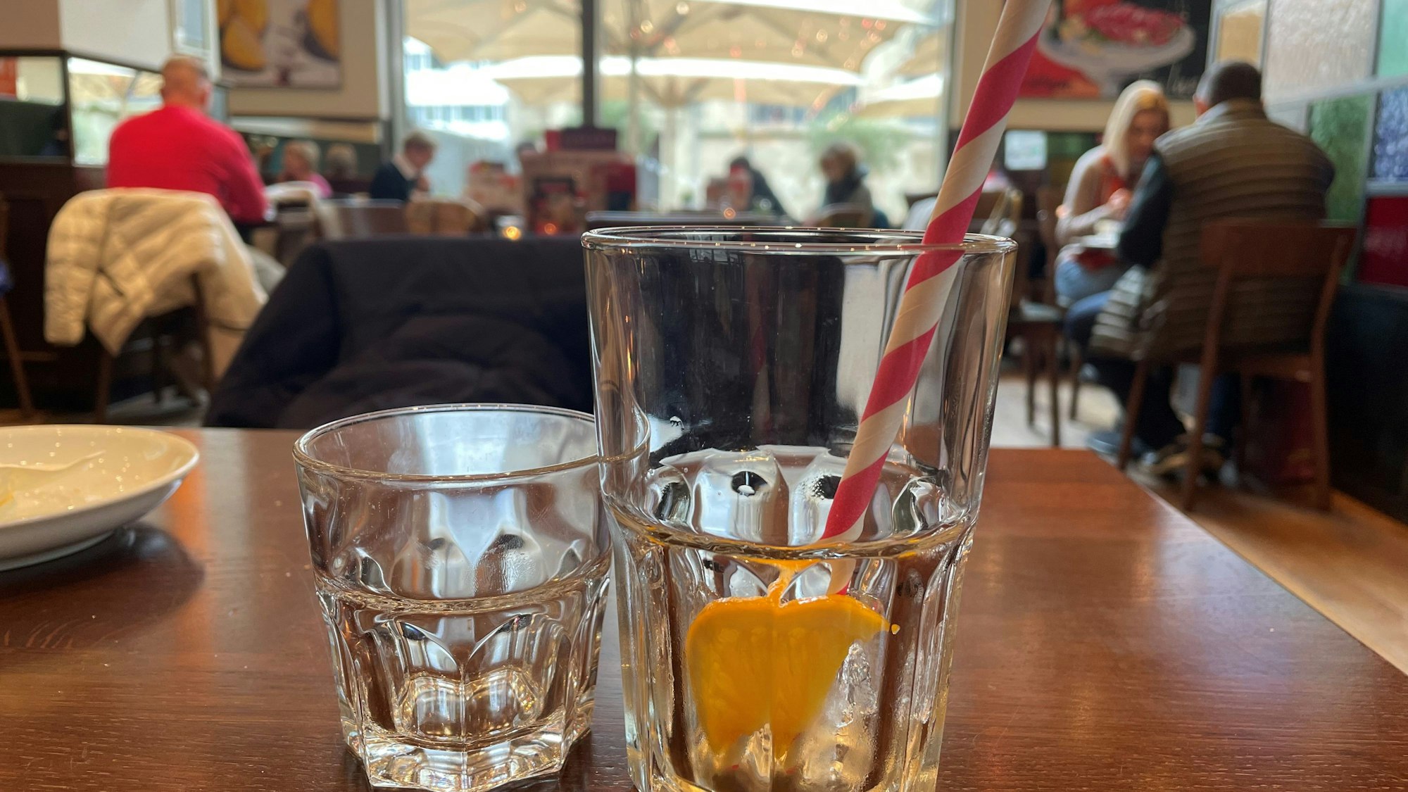 Getränke im Café Extrablatt in Köln auf der Schildergasse.
