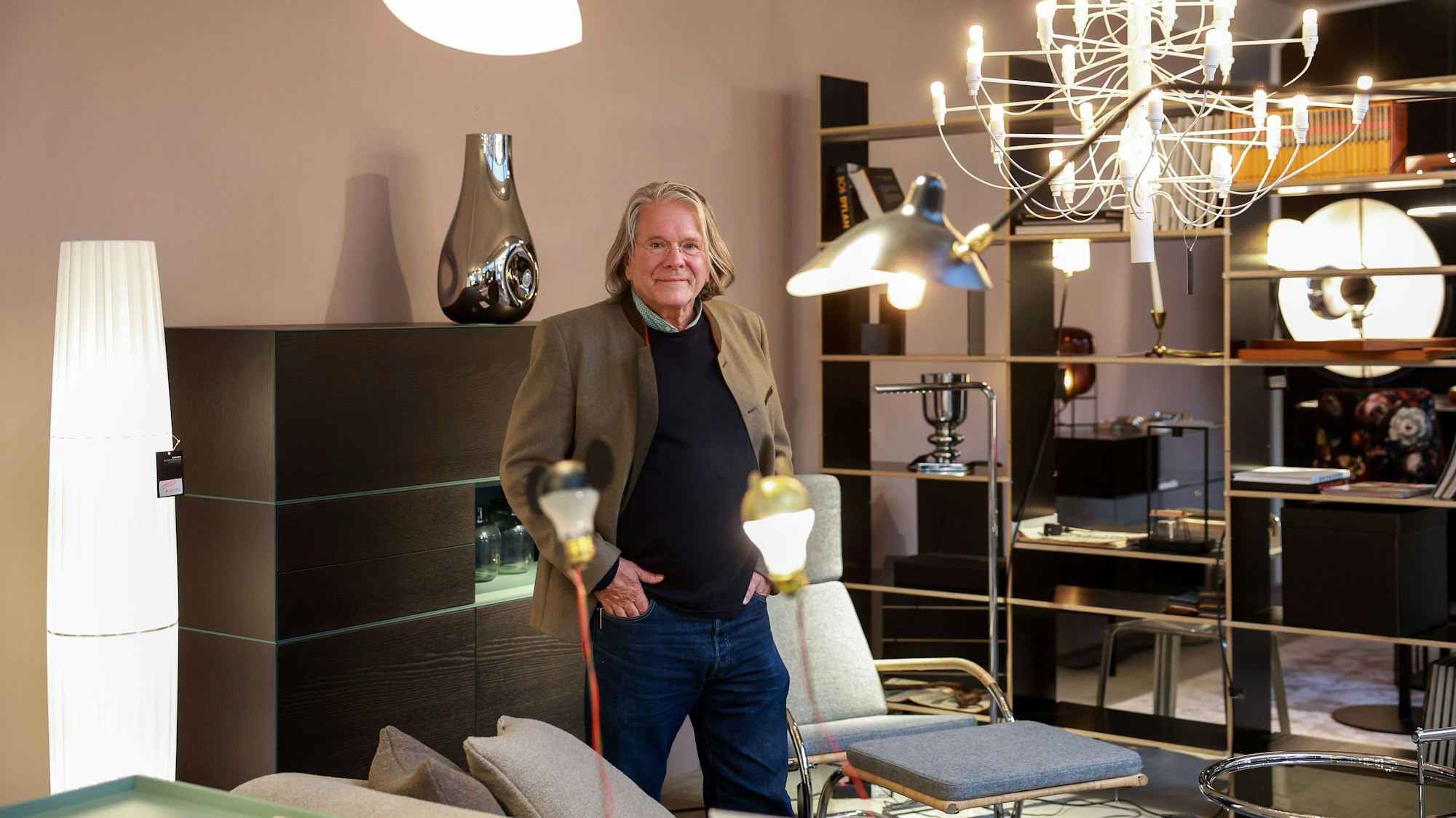 Klaus Wolter in seinem „Magazin“ an der Aachener Straße