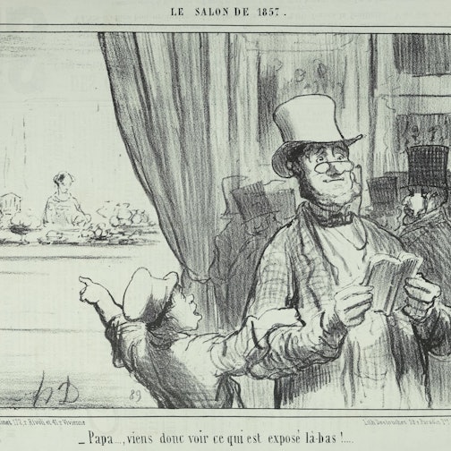 Ein Junge zeigt seinem Vater im Museum den Süßigkeitenstand.