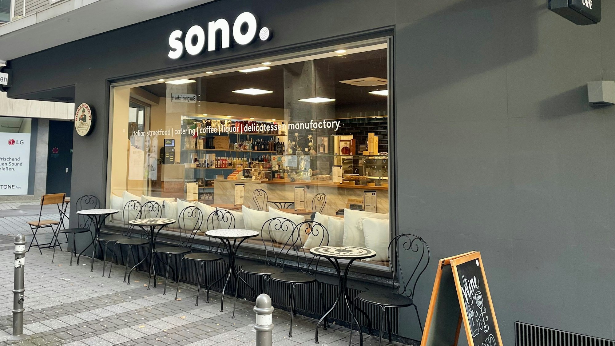 Das Café Sono in Köln von außen.