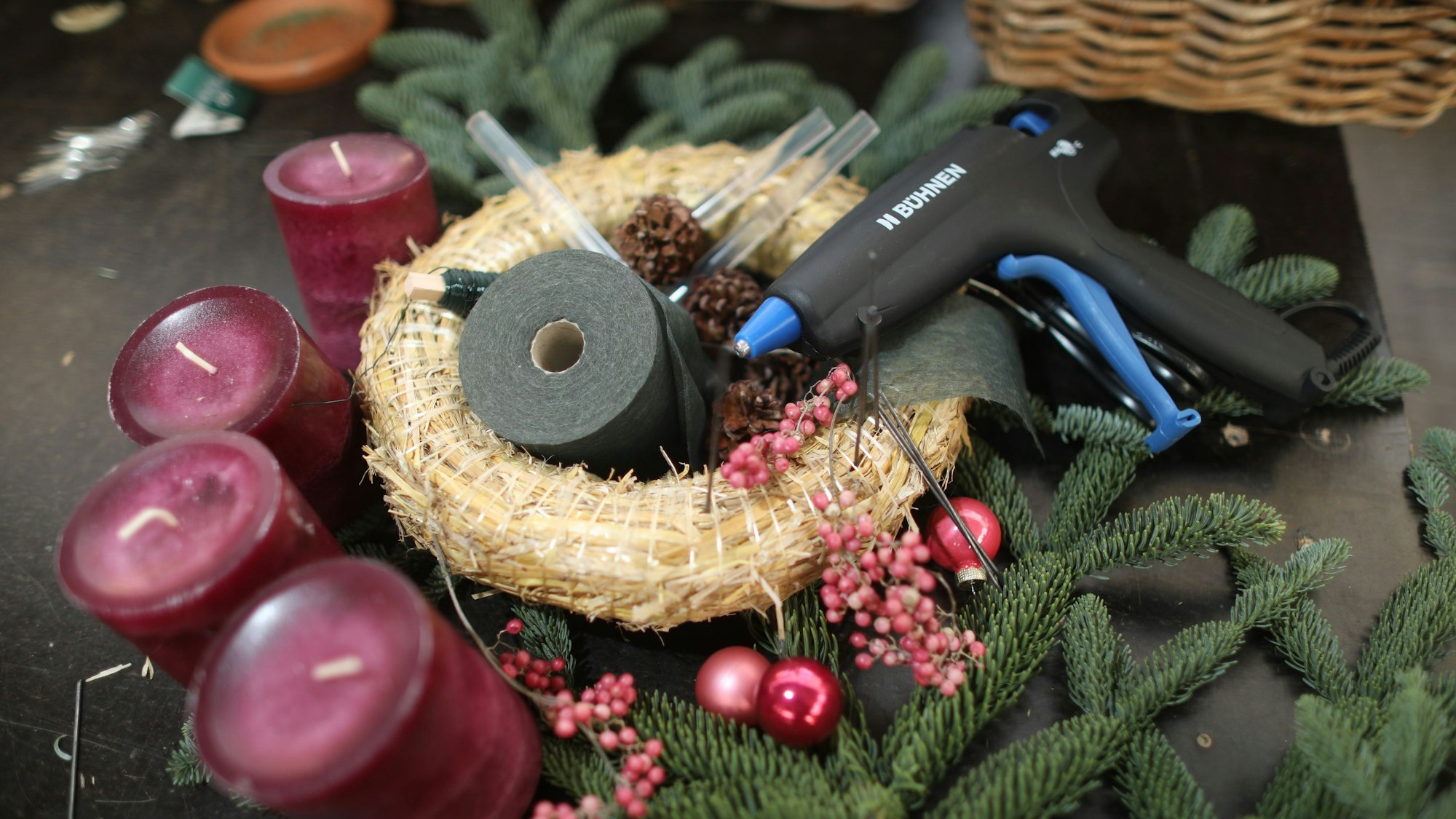 Alles, was man zum Kranzbasteln braucht.Arton Krasniqi