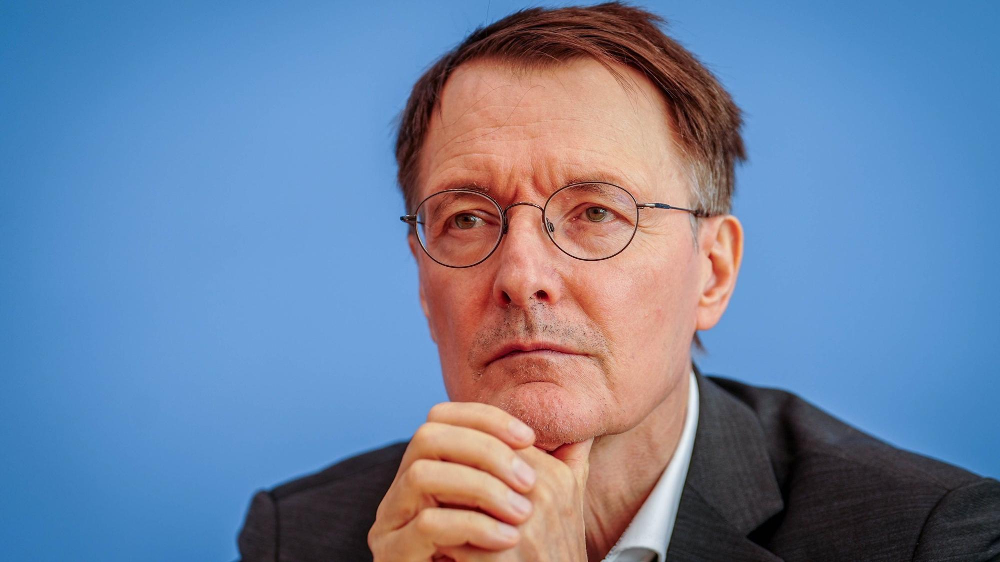 Karl Lauterbach (SPD), Bundesminister für Gesundheit, auf einer Pressekonferenz.