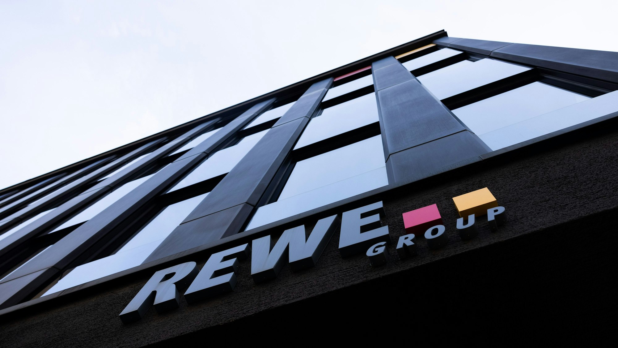 Blick auf die Konzernzentrale der Rewe Group