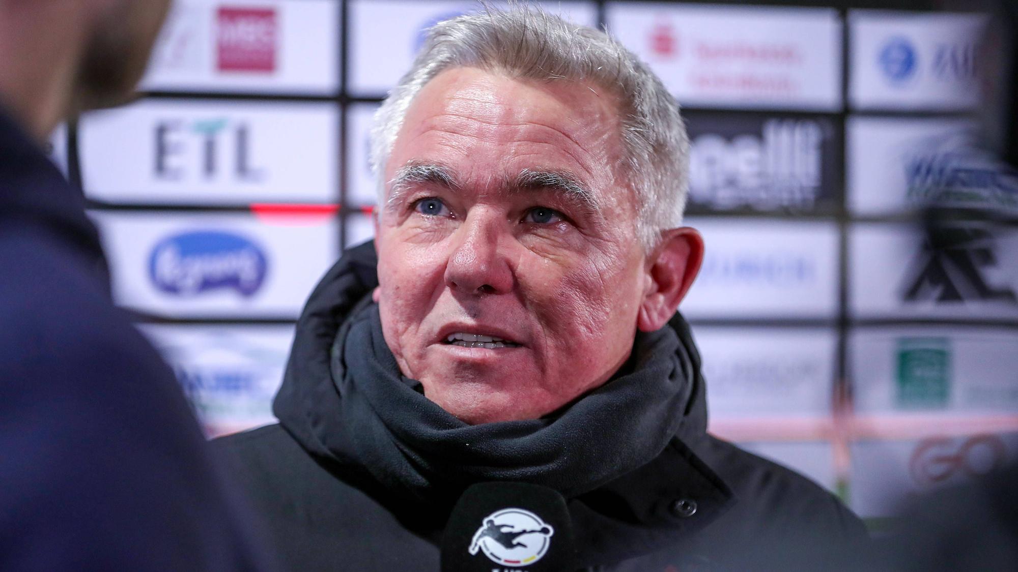 Olaf Janßen, Trainer von Viktoria Köln