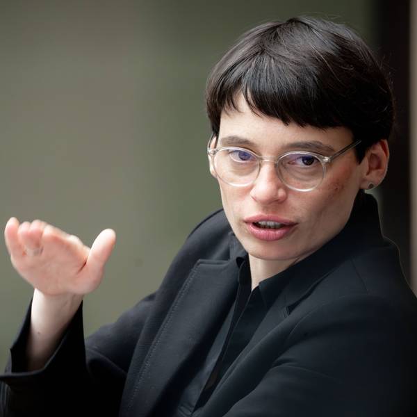 Josefine Paul, Ministerin für Kinder, Jugend, Familie, Gleichstellung, Flucht und Integration des Landes Nordrhein-Westfalen, wird von der Oppostion in NRW eine „Verschleierungstaktik“ vorgeworfen.
