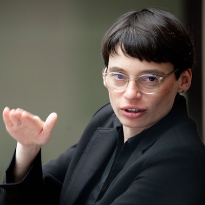 Josefine Paul, Ministerin für Kinder, Jugend, Familie, Gleichstellung, Flucht und Integration des Landes Nordrhein-Westfalen, wird von der Oppostion in NRW eine „Verschleierungstaktik“ vorgeworfen.