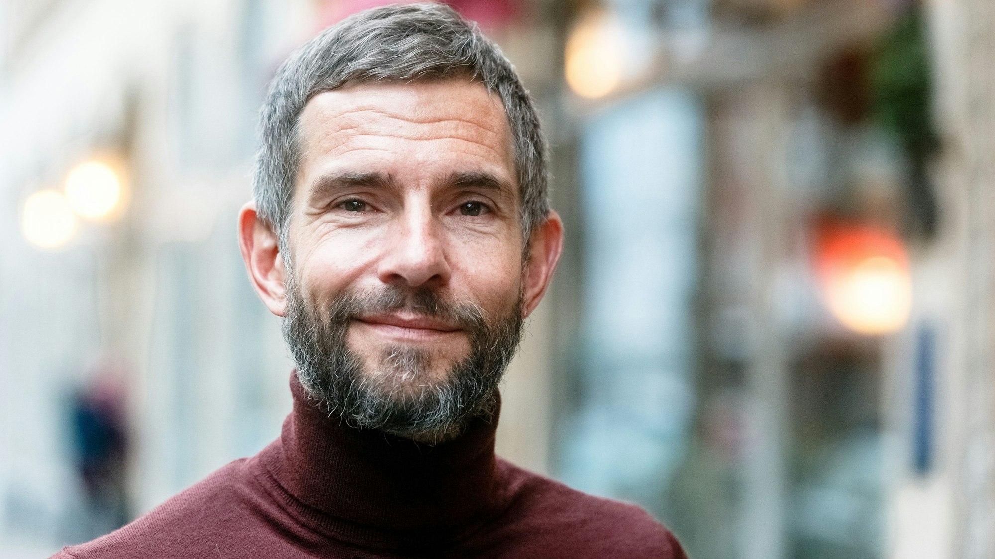 Der Journalist und Autor Micky Beisenherz moderiert den Kölner Treff (Archivbild)