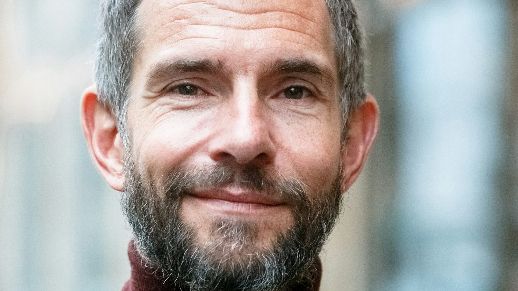 Micky Beisenherz wird beim „Kölner Treff“ aussetzen. (Archivbild)