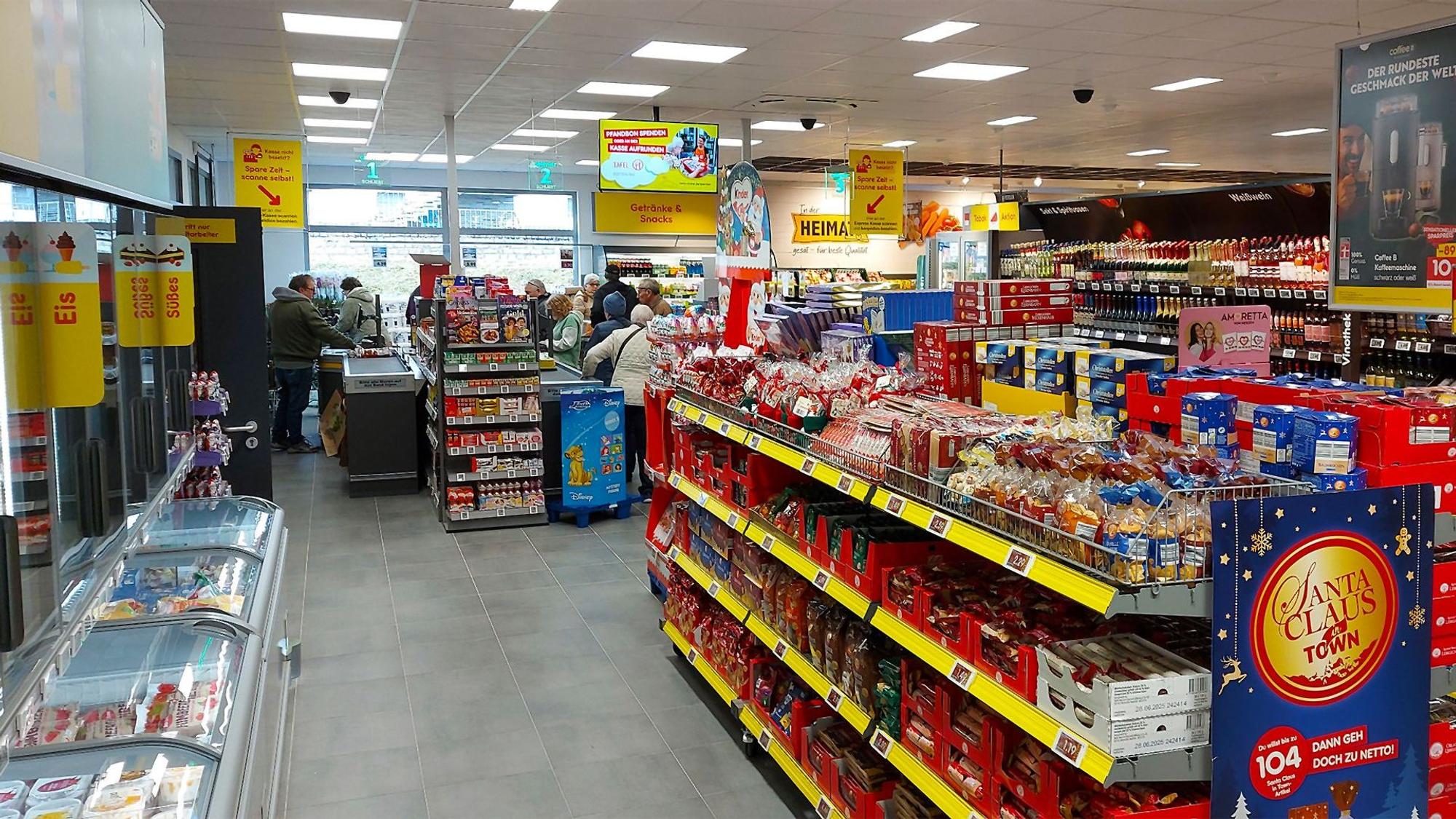 Das Bild zeigt einen Netto-Discounter von innen.