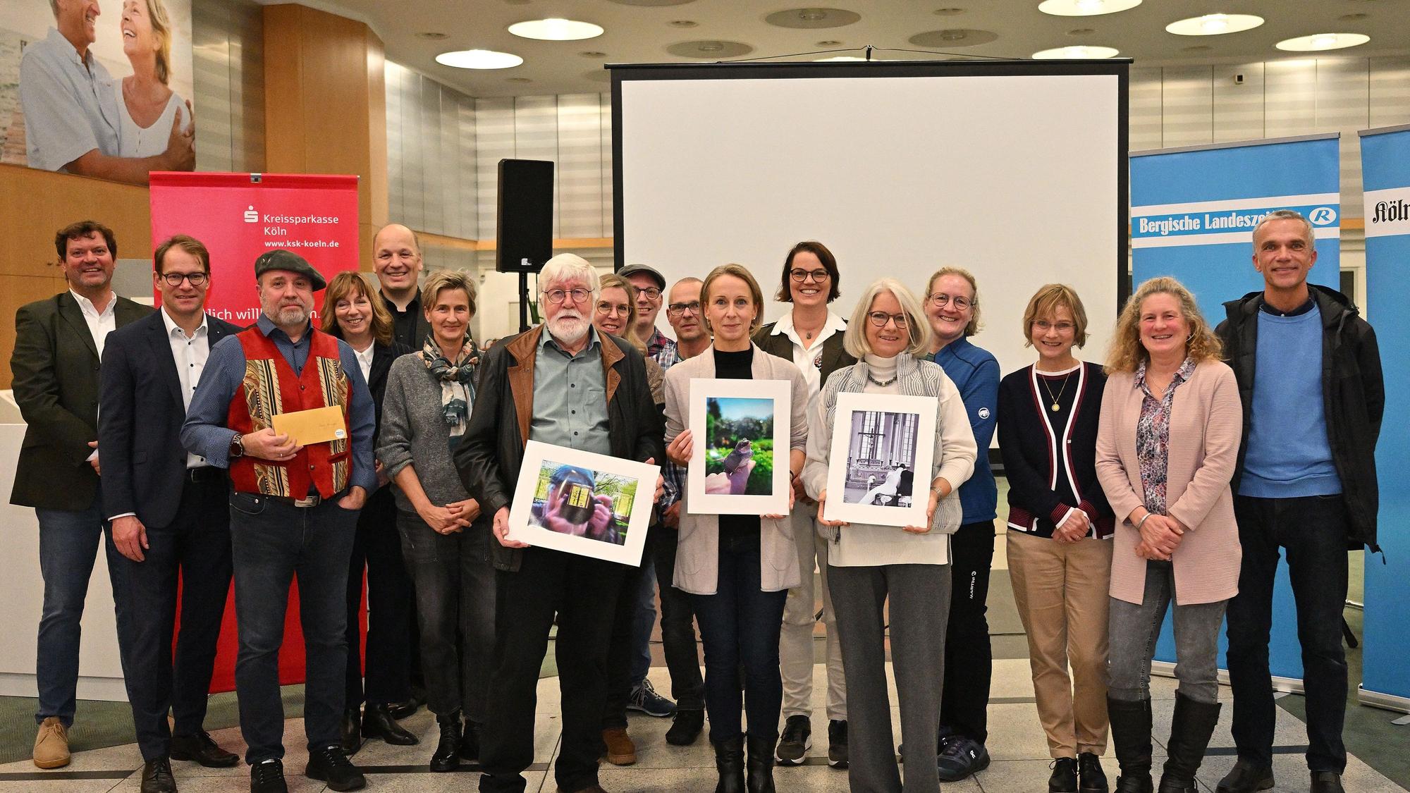 Das Foto zeigt die Preisträger des Wettbewerbs Foto des Jahres 2024
