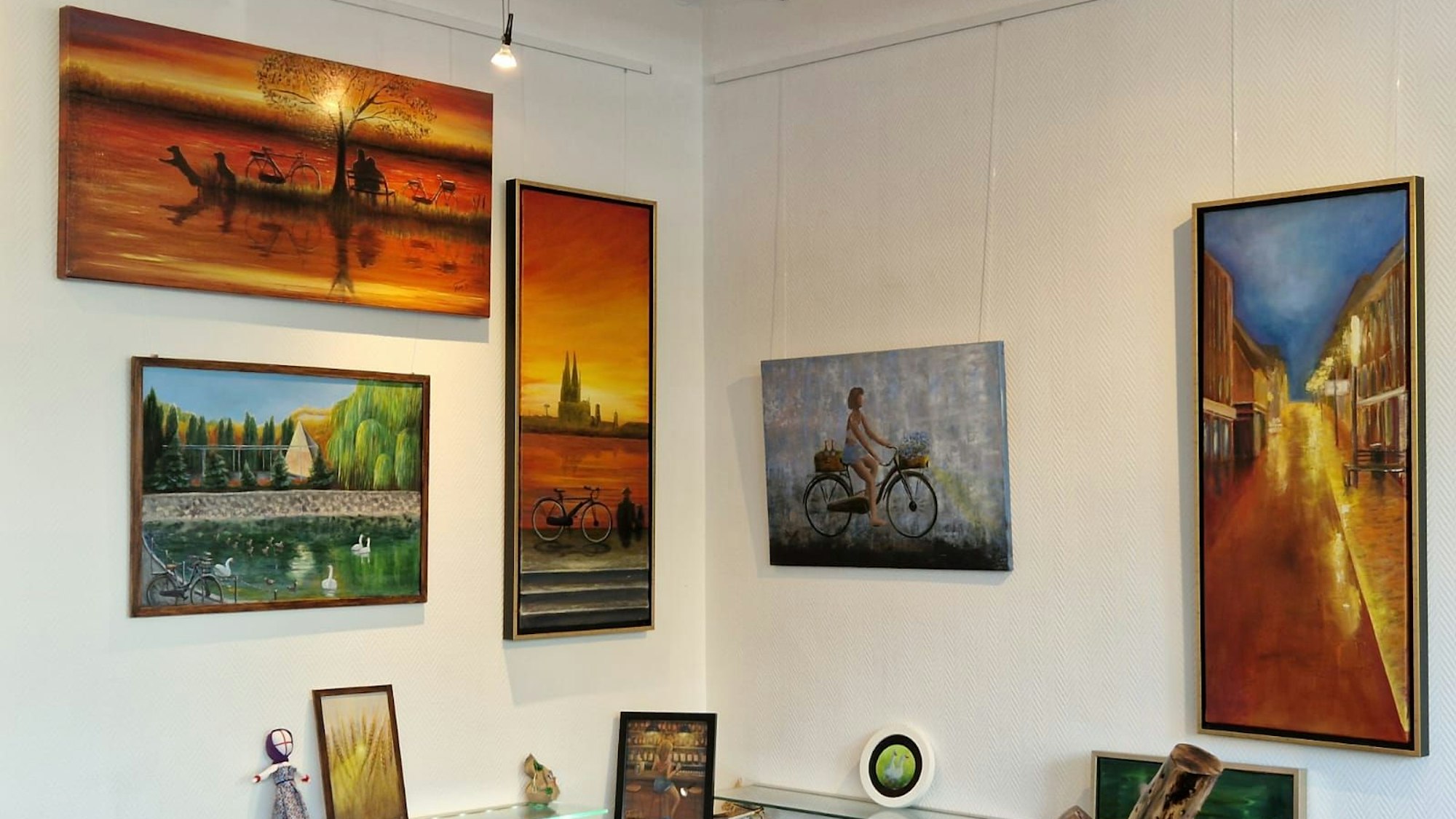 Sieben Künstlerinnen und Burscheid und Leverkusen zeigen ihre Werke in der Turm-Art-Galerie.
