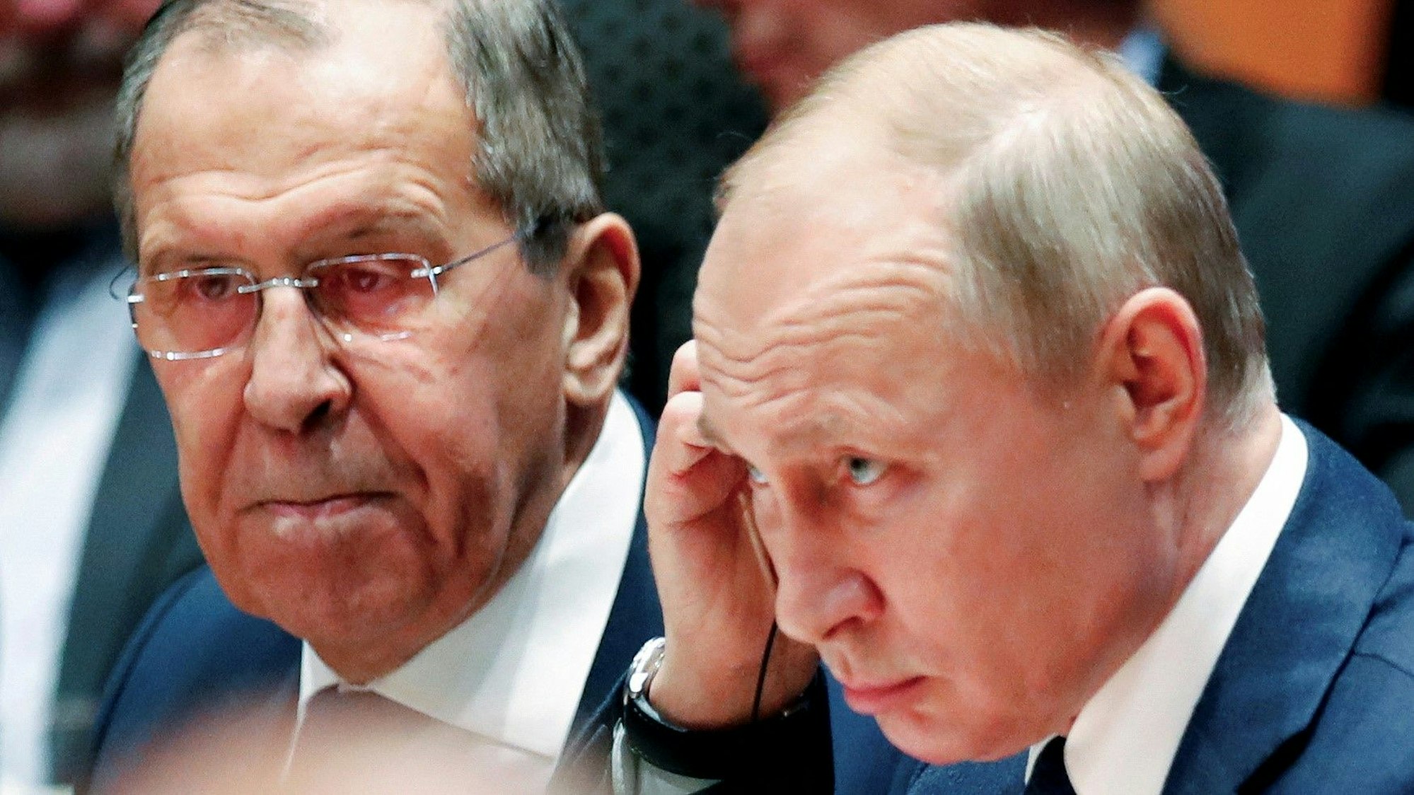 Russlands Außenminister Sergej Lawrow zusammen mit Kremlchef Wladimir Putin. (Archivbild)