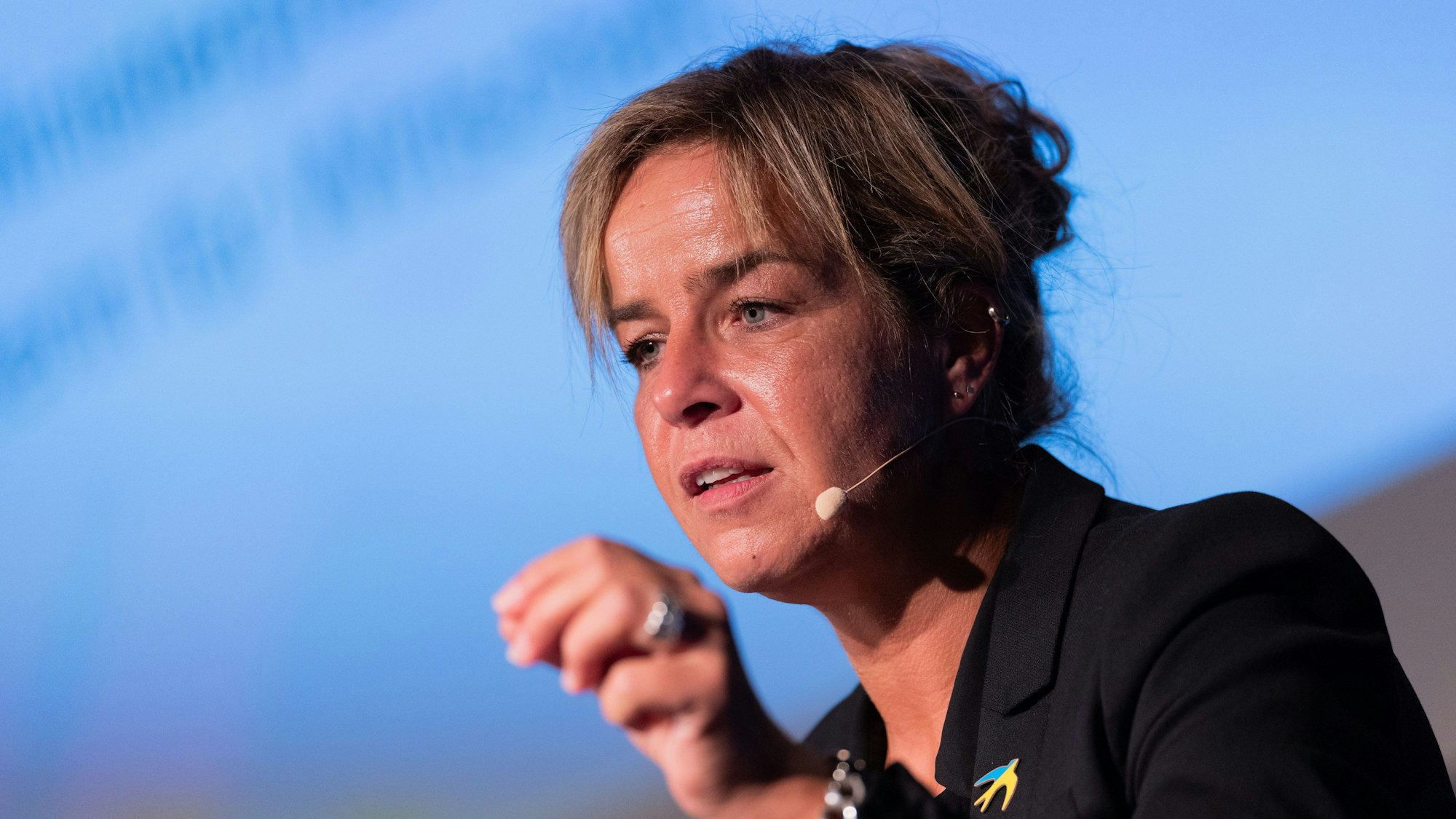 Mona Neubaur (Bündnis 90/Die Grünen), Ministerin für Wirtschaft, Industrie, Klimaschutz und Energie von Nordrhein-Westfalen sowie stellvertretende Ministerpräsidentin, baut ihr Ministerbüro um.