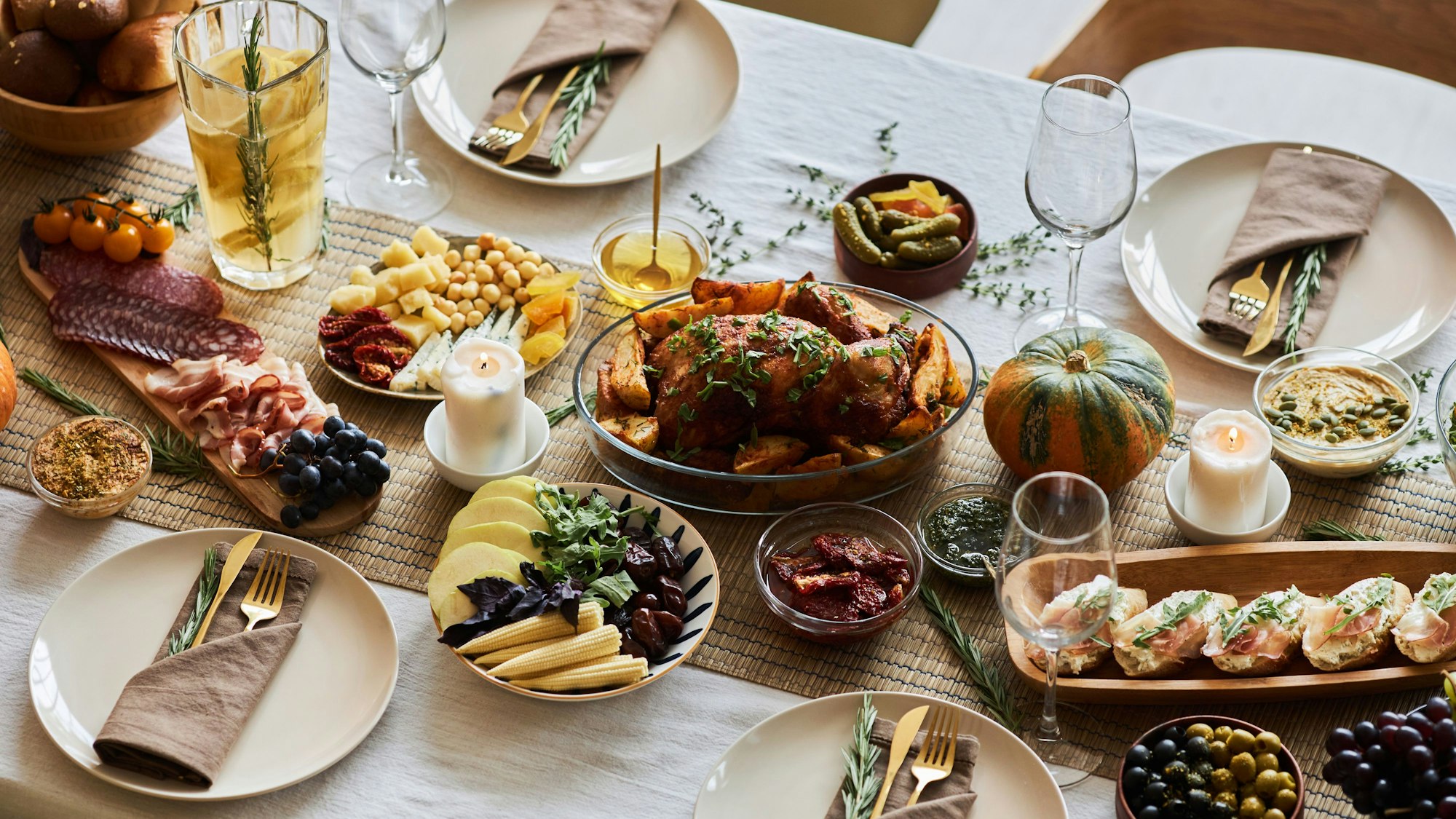 Beim Adventsbrunch in Köln gibt es viele Köstlichkeiten.