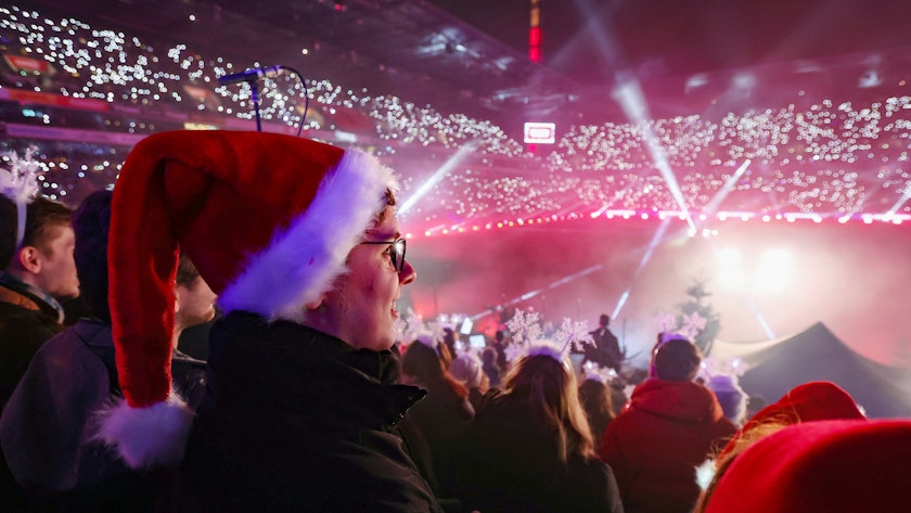 Foto von der Tribüne von „Loss mer Weihnachtsleeder singe“ aus dem Jahr 2023