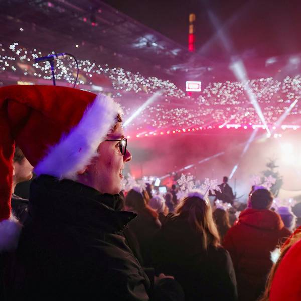 Foto von der Tribüne von „Loss mer Weihnachtsleeder singe“ aus dem Jahr 2023