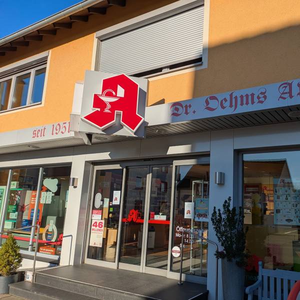Eine Apotheke im Sonnenlicht