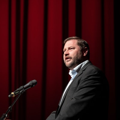 Solingens Oberbürgermeister Tim Kurzbach (SPD) bei einem öffentlichen Auftritt