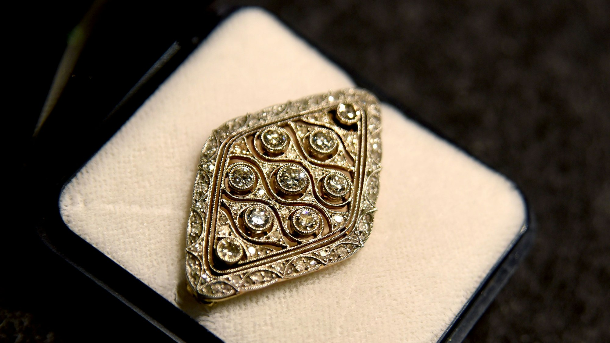 Das Fundbüro versteigert Fundsachen, wie auch hochwertigen Schmuck.