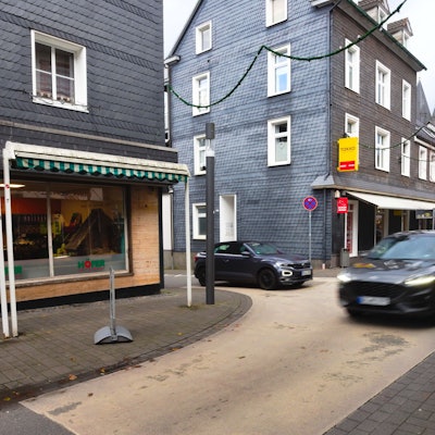Blick auf die Einmündung der Dr.-Eugen-Kersting-Straße in die Untere Straße in Wipperfürth.