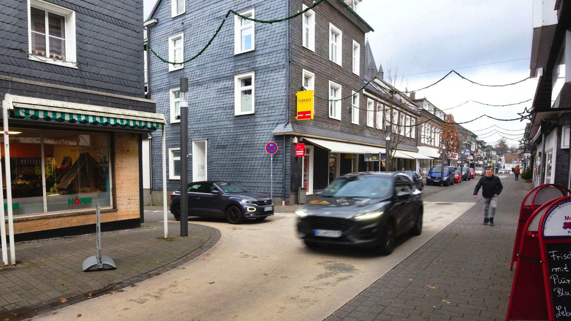 Blick auf die Einmündung der Dr.-Eugen-Kersting-Straße in die Untere Straße in Wipperfürth.