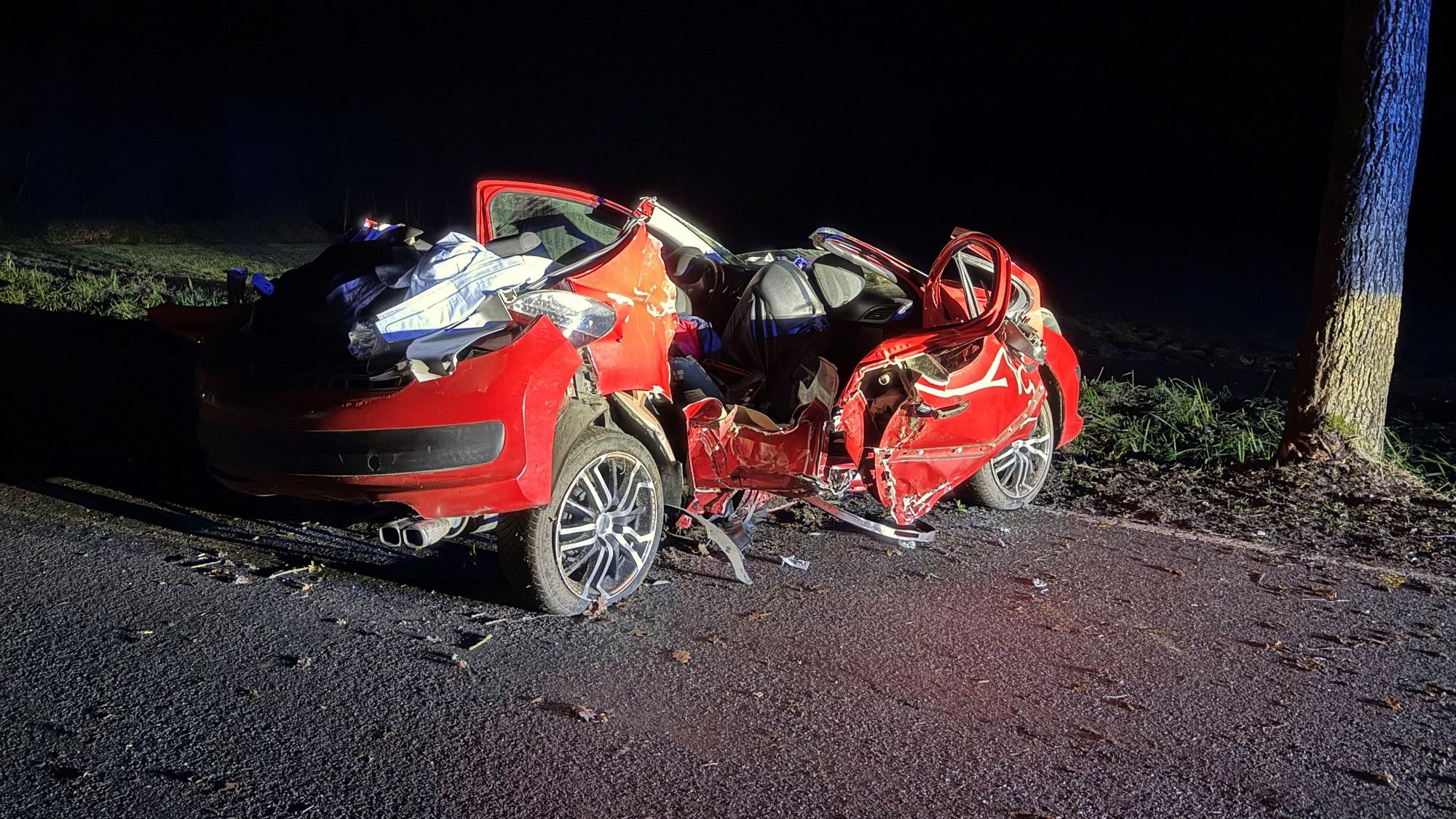 Das Autowrack nach dem Unfall in Westerstede