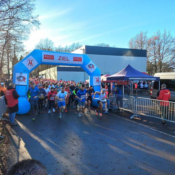 Foto vom Start beim Glühweinlauf 2024 des VfR Marienhagen