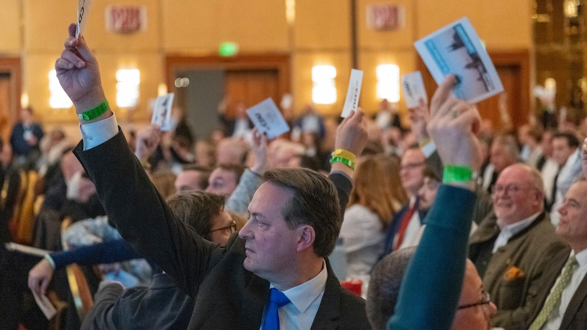 CDU-Parteichef Karl Mandl bei der Mitgliederversammlung und der Abstimmung.