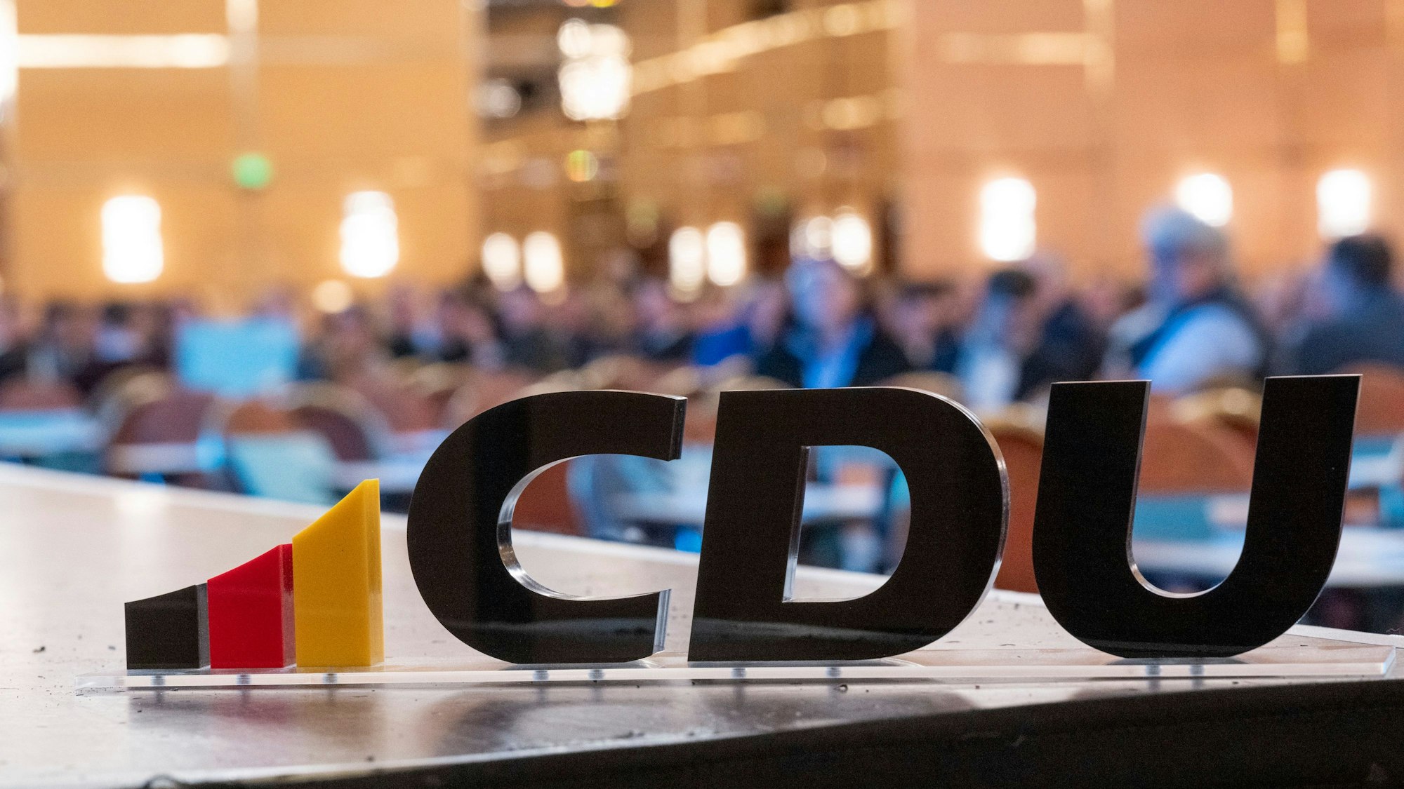 Ein CDU-Schriftzug bei der Mitgliederversammlung.